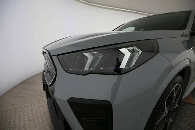 BMW iX2 30 xDrive - FAHRSCHULWAGEN - VOITURE D'AUTO-ECOLE - AUTO DELLA SCUOLA GUIDA