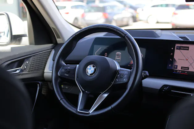 BMW X1 20d xDrive * GARANTIE INKLUSIVE * ANHÄNGERKUPPLUNG * PACK INNOVATION * 360° KAMERA *