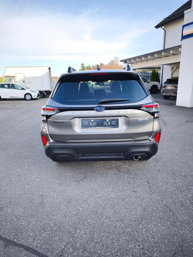 Subaru Forester Station 2.0i e-Boxer Swiss Plus