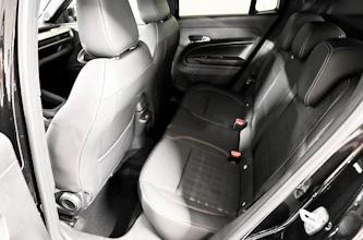 https://vehicle.imgix.net/4442725/913ca278-a9fe-40cc-bba6-57683e7c9787.jpg