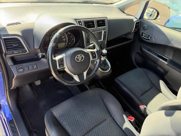 Toyota Verso-S 1.33 VVT-i Linea Luna MdS