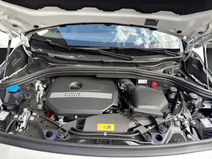 BMW 230e xDrive paddles Active Tourer
