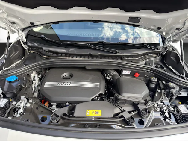 BMW 230e xDrive paddles Active Tourer