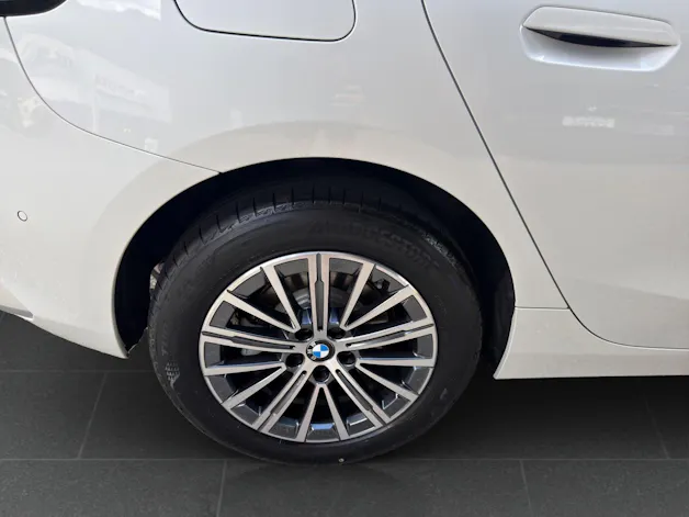 BMW 230e xDrive paddles Active Tourer