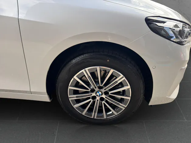 BMW 230e xDrive paddles Active Tourer