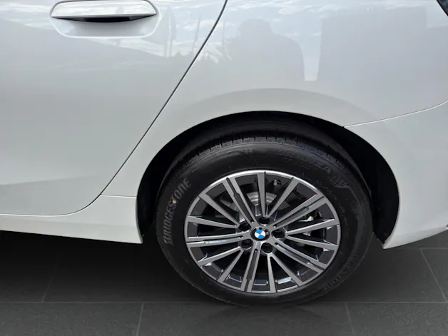 BMW 230e xDrive paddles Active Tourer