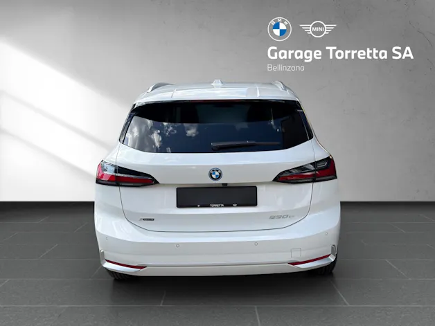 BMW 230e xDrive paddles Active Tourer