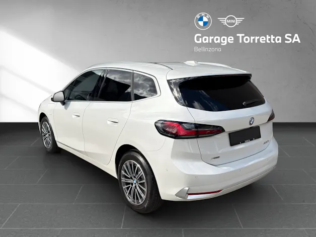 BMW 230e xDrive paddles Active Tourer