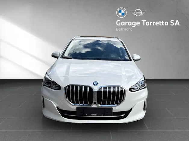 BMW 230e xDrive paddles Active Tourer