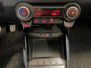 https://vehicle.imgix.net/4442920/26c7dd06-255f-4be2-9e0a-2771f8610964.jpeg