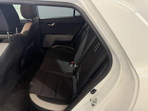 https://vehicle.imgix.net/4442920/6df45d47-efc2-456b-b0fe-17f2f410c8b7.jpeg
