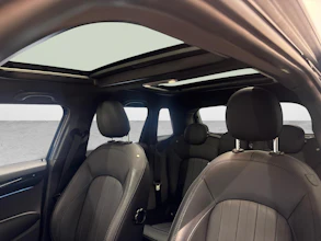 https://vehicle.imgix.net/4442950/415b6b30-069d-4349-b2fb-d3613ea420ad.jpg