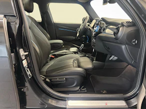 https://vehicle.imgix.net/4442950/5aa4ae64-3fc0-421d-a40f-39e507111578.jpg