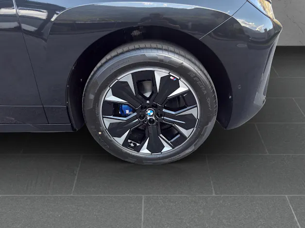 BMW iX xDrive60