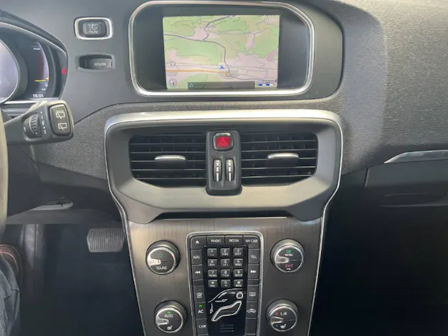 VOLVO V40 2.0 D3 Summum S/S