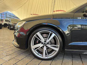 AUDI RS3 2.5 T FSI quattro S-Tronic 4x4 400PS* Limousine