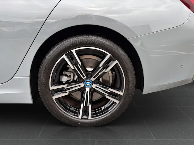 BMW 330e xDrive Touring