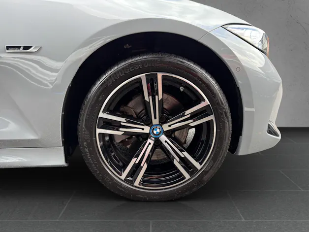 BMW 330e xDrive Touring
