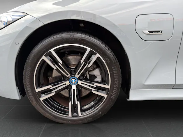 BMW 330e xDrive Touring