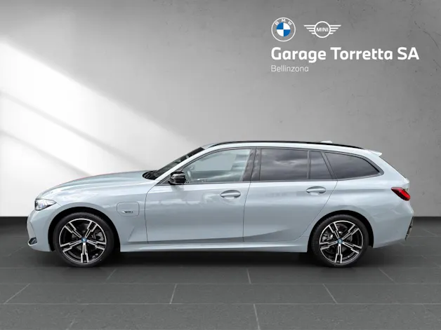 BMW 330e xDrive Touring