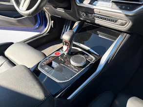https://vehicle.imgix.net/4443013/30e50efe-2589-4d49-bf51-bc3b54d6af3d.jpg