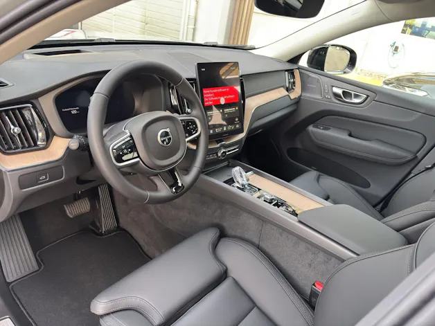 VOLVO XC60 2.0 B5 MH Ultra Dark AWD