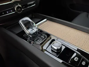 VOLVO XC60 2.0 B5 MH Ultra Dark AWD