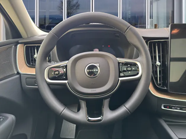 VOLVO XC60 2.0 B5 MH Ultra Dark AWD