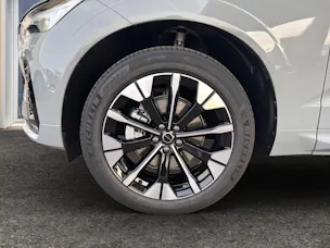 VOLVO XC60 2.0 B5 MH Ultra Dark AWD