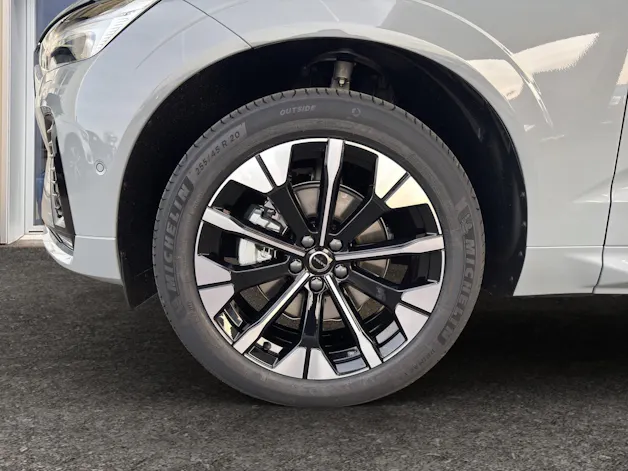 VOLVO XC60 2.0 B5 MH Ultra Dark AWD