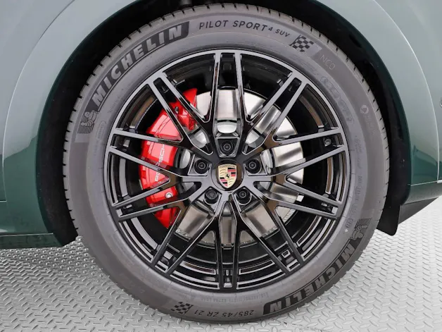 PORSCHE Cayenne GTS