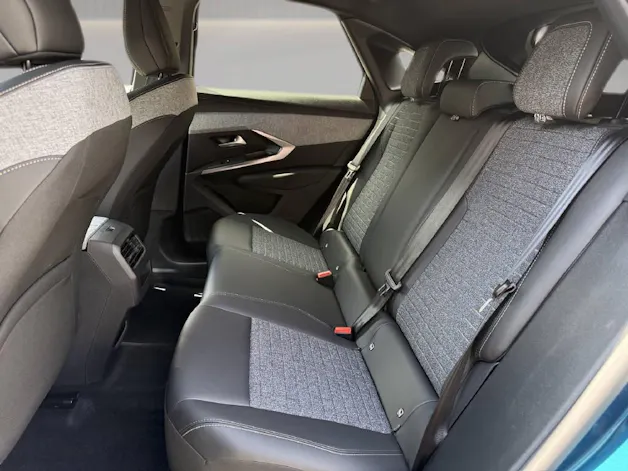 PEUGEOT 3008 Hybrid 145 e-DCS6 Allure Premium