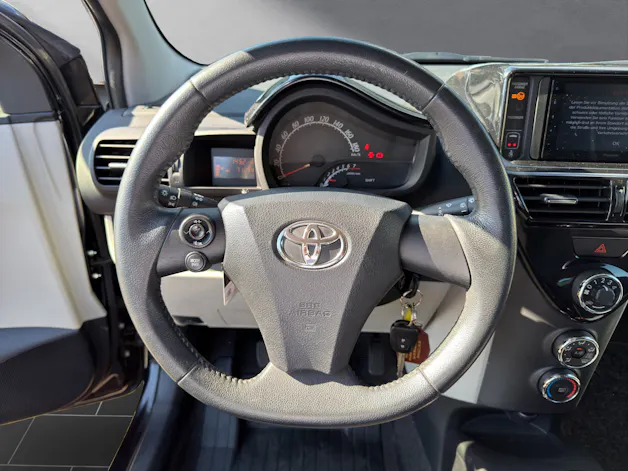 Toyota iQ 1.0 VVT-i Linea Terra