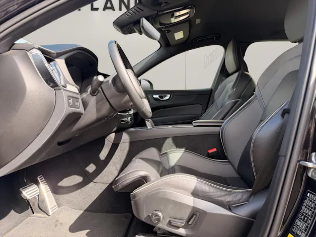 VOLVO XC60 2.0 B5 MH R-Design AWD