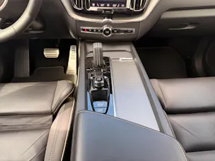 VOLVO XC60 2.0 B5 MH R-Design AWD