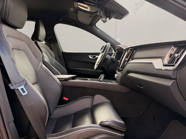 VOLVO XC60 2.0 B5 MH R-Design AWD