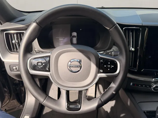 VOLVO XC60 2.0 B5 MH R-Design AWD