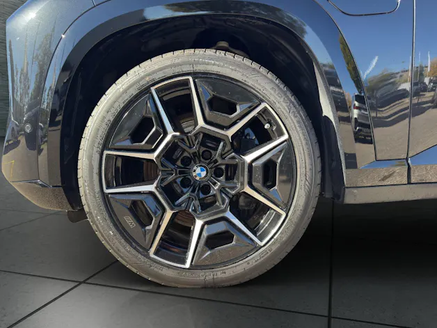 BMW XM 50e Plug-in Hybrid Bowers & Wilkins Diamond Surround Sound System
