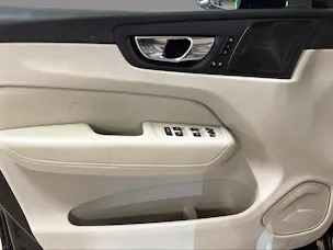 VOLVO XC60 2.0 B5 MH Plus Dark AWD