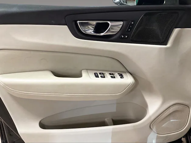 VOLVO XC60 2.0 B5 MH Plus Dark AWD