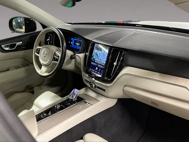 VOLVO XC60 2.0 B5 MH Plus Dark AWD