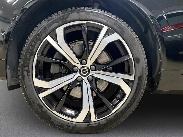 VOLVO XC60 2.0 B5 MH Plus Dark AWD