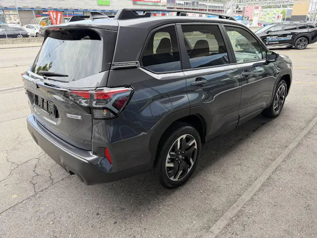 Subaru Forester Station 2.0i e-Boxer Swiss Plus
