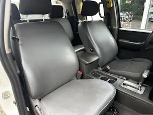 NISSAN Navara 2.5 dCi Double Cab SE