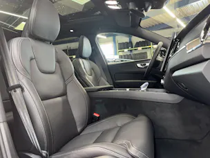 VOLVO XC60 2.0 B5 MH Ultra Dark AWD