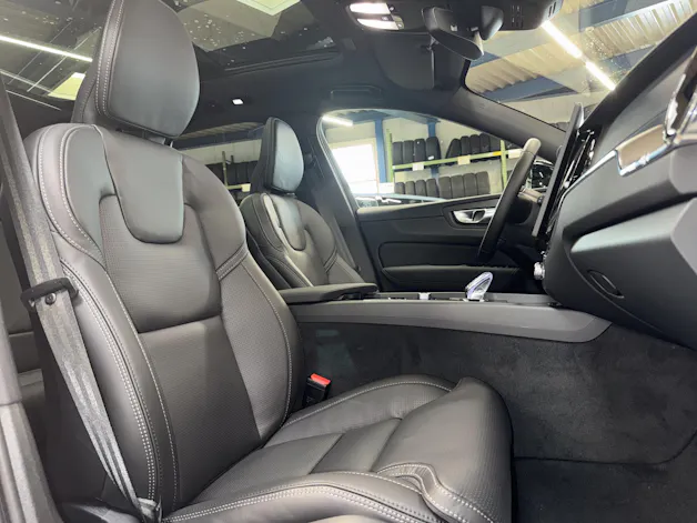 VOLVO XC60 2.0 B5 MH Ultra Dark AWD