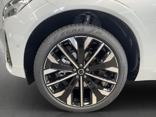 VOLVO XC60 2.0 B5 MH Ultra Dark AWD