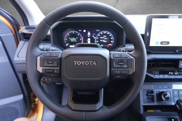 Toyota Hilux Double Cab.-Pick-up 2.8 D-4D MHEV 204 Invincible