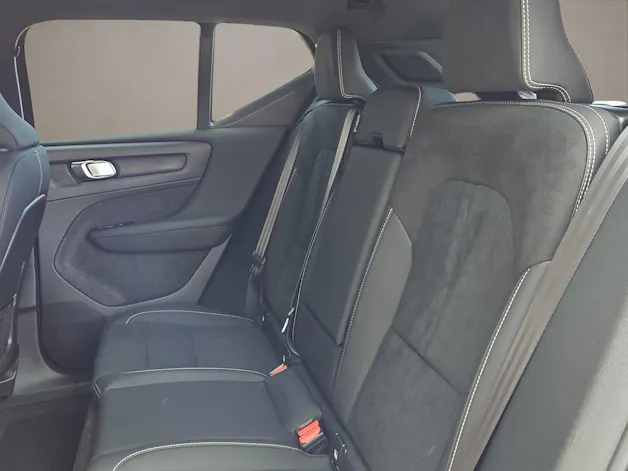 VOLVO XC40 2.0 B3 MH Plus Dark