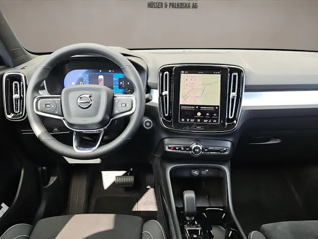 VOLVO XC40 2.0 B3 MH Plus Dark